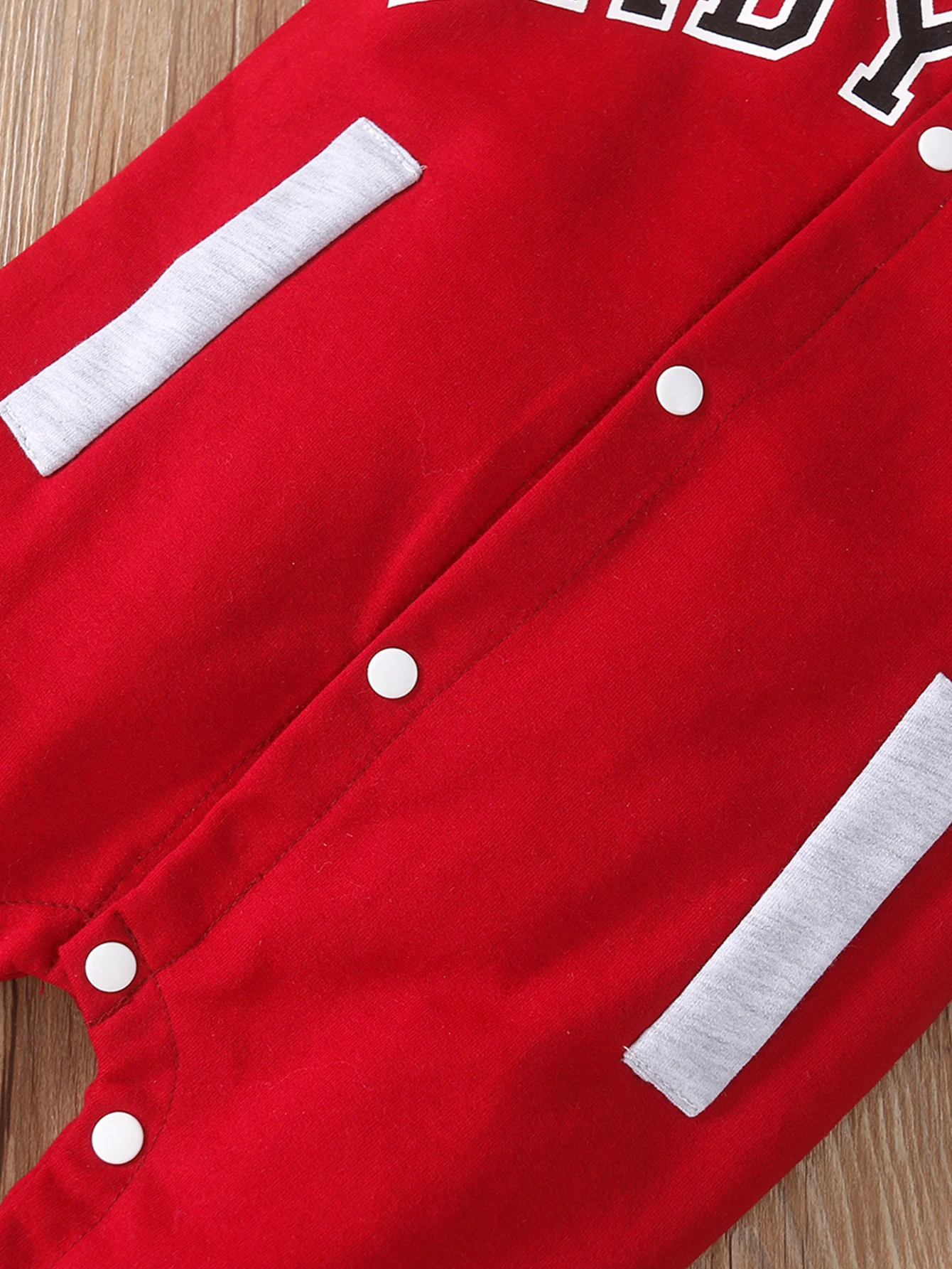Niedlicher, personalisierter Baby-Jungen-Overall, modischer Buchstaben-Print, langärmlig, Rundhalsausschnitt, bequeme Kleidung für Kleinkinder – Detail 6