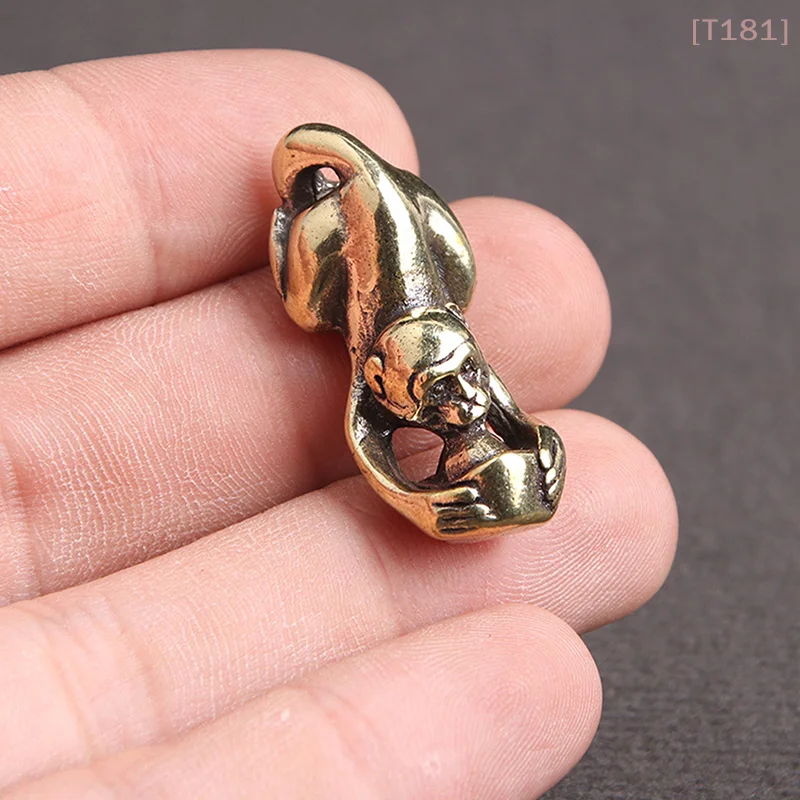 [E] Brass Vintage To Do Old Monkey Hold Ingots Money Jinbao Key Chain Pendant Zodiac Monkey Transfer Pendant