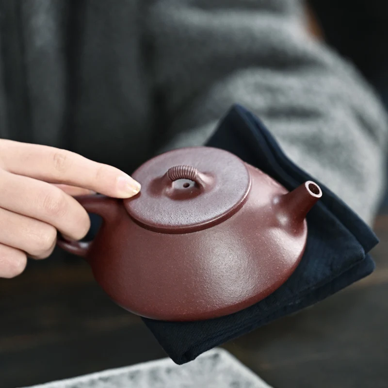 【Tao Yuan】Yixing Original Yixing Clay Teapot Teapot Famous Handmade Xu Liuping Purple Clay Carving Stone Ladle250cc