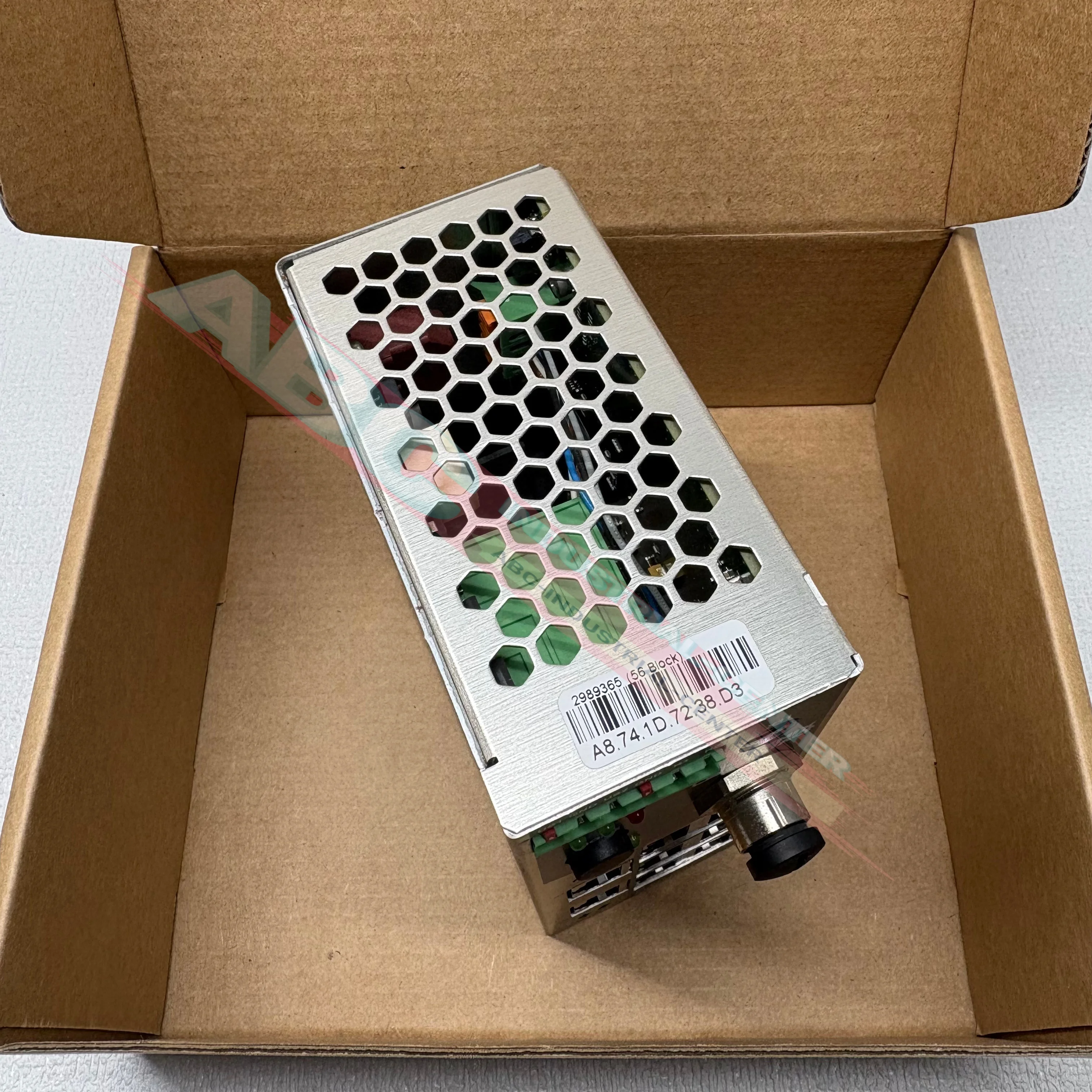 

2989365 FL NAT SMN 8TX Industrial switch 100%NEW