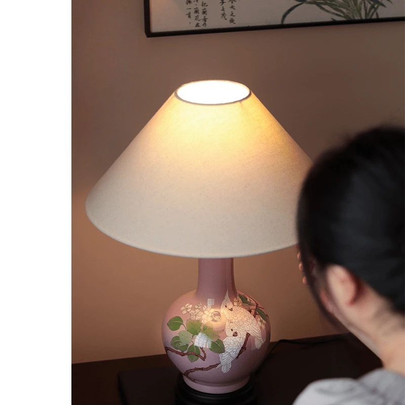 

Hand-painted purple pear blossom white parrot gall bottle lamp appreciation bottle