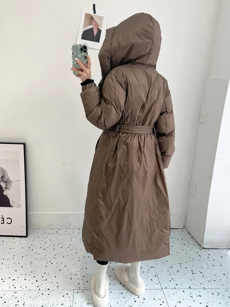 Luxury Women Long puffer jacket with belt Brown 2023 Winter Loose Warm Long sleeve 90% white duck down coat Clothing INKEO 3O084