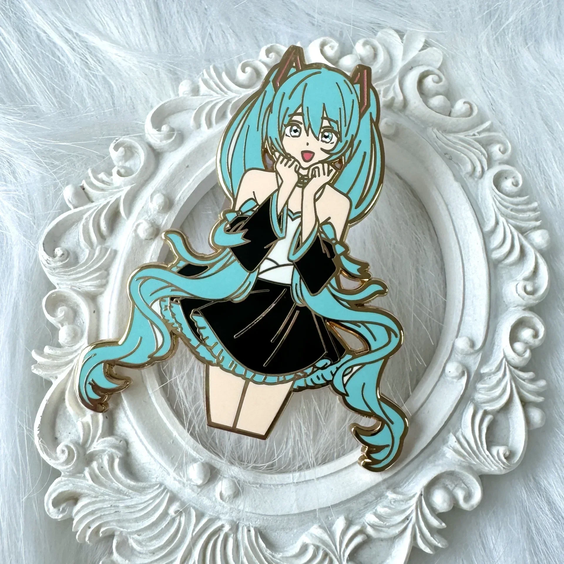 BANDAI Hatsune Miku Metal Badge Imitation Enamel Metal Brooch Japanese Anime Cute Accessory Badge Christmas Gifts