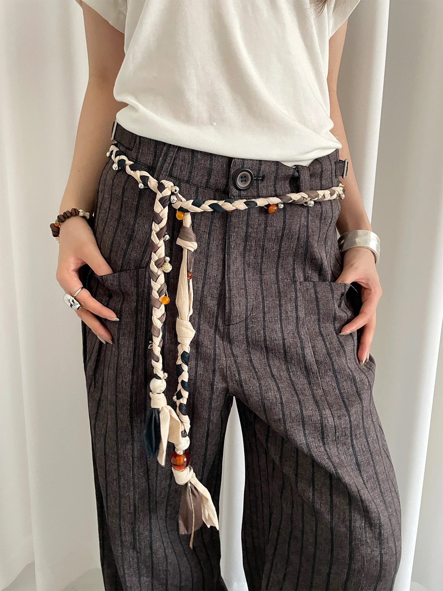 

Новинка 2025 года, нишевый дизайн, квадратные круглые бусины ручной работы, льняной пояс, галстук для девочек, поясная цепочка с кисточками