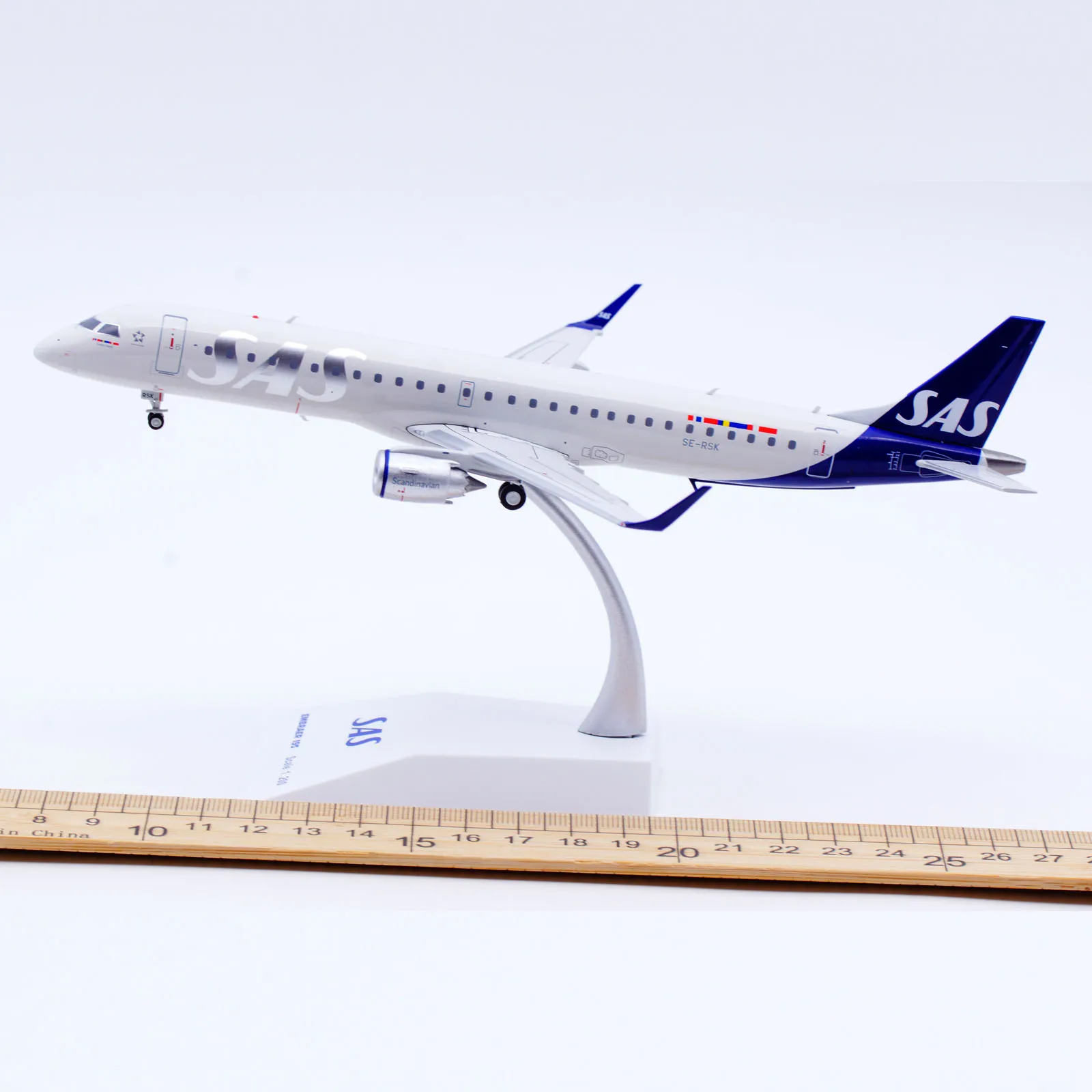 XX20273 Alloy Collectible Plane Gift JC Wings 1:200 SAS Link 