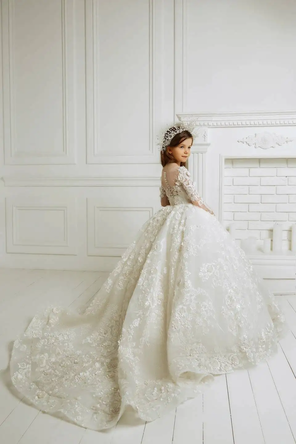 Maßgeschneiderte 2026 Baby-Mädchen Geburtstagskleider V-Ausschnitt Blumenmädchen Festkleid Langarm Applikationen Erstkommunion-Kleid – Detail 7
