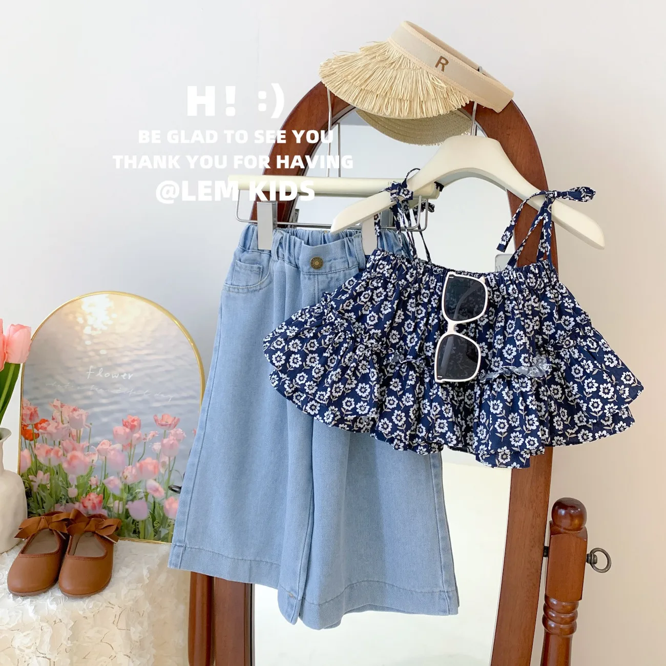 

Girls' Summer Set 2026 New Children's Korean Version Floral Strap Top Cowboy Wide Leg Pants Nine Piece Two Piece Set