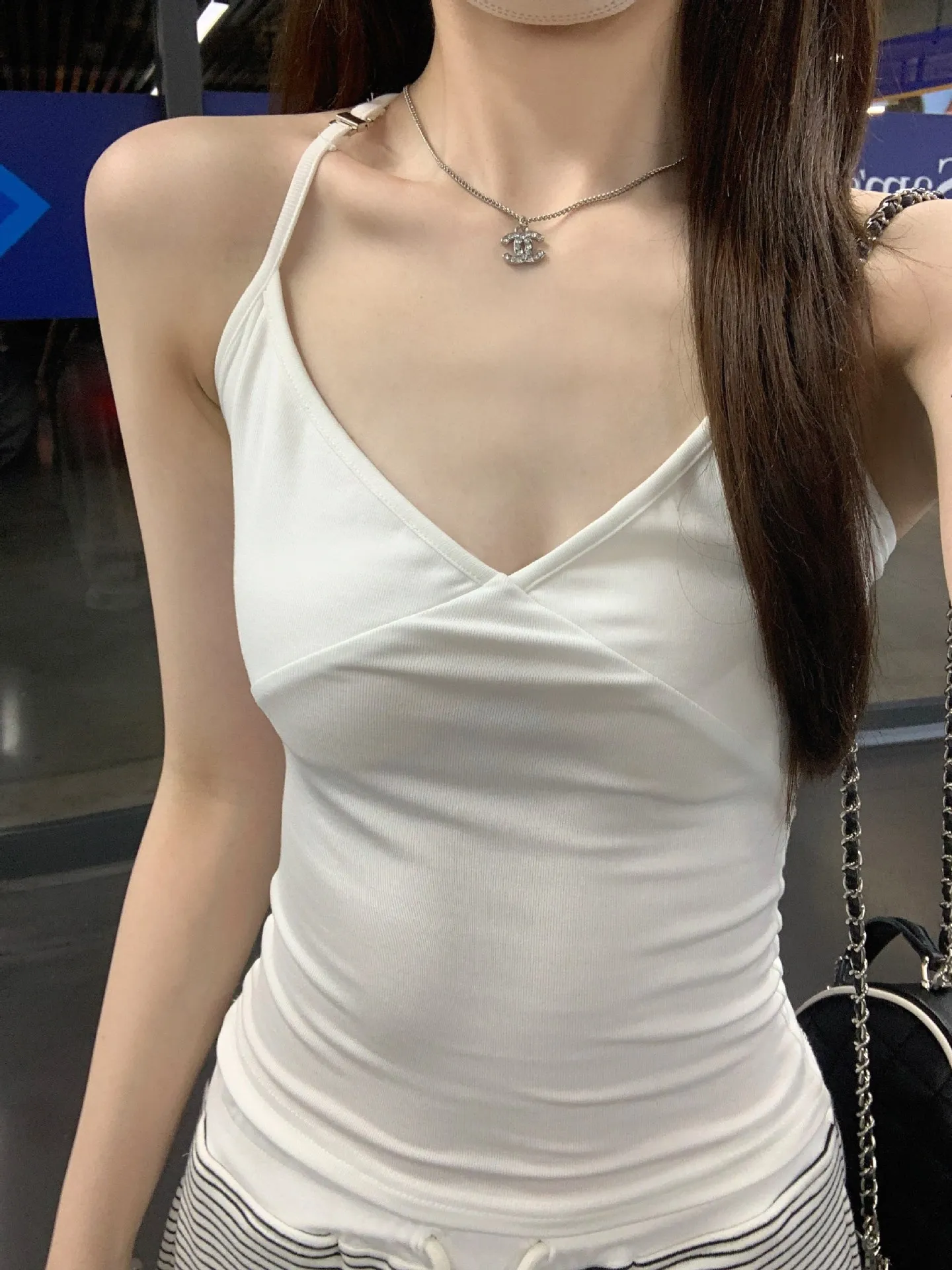 Slimming Effect T-Shirt Vest Women's Korean Style V-neck Solid Color Simple Versatile Silk Material Short Length Basic Style