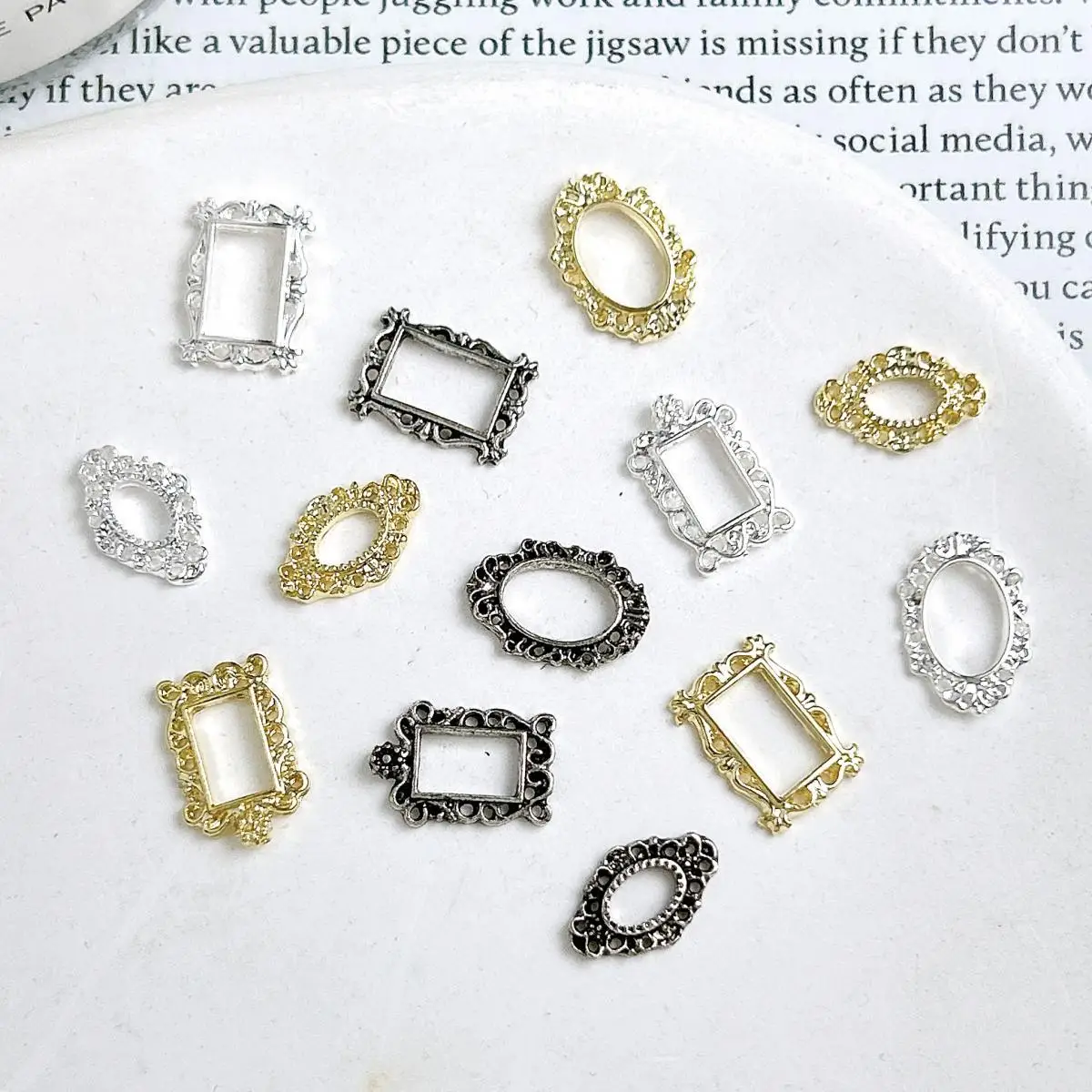 20 個中空合金フォトフレームネイルチャームミニマリスト幾何学的な 3 色フレームネイルアート装飾 DIY ネイルデザイン