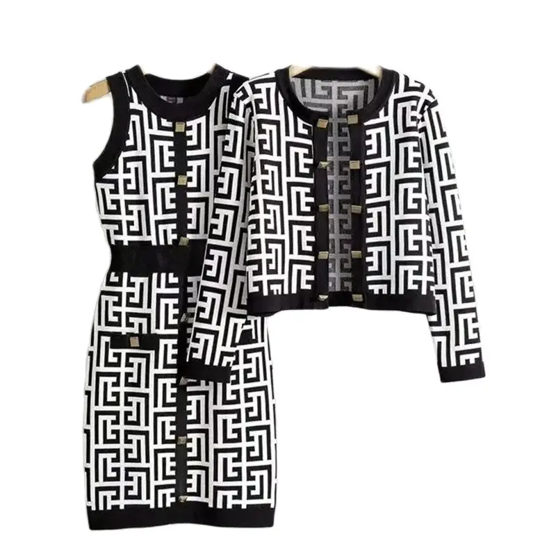 

Spring Autumn Temperament Knitting Dress Women 2025 New Fashion Loose Casual Tops Printing Button Black Dresss Suit Female