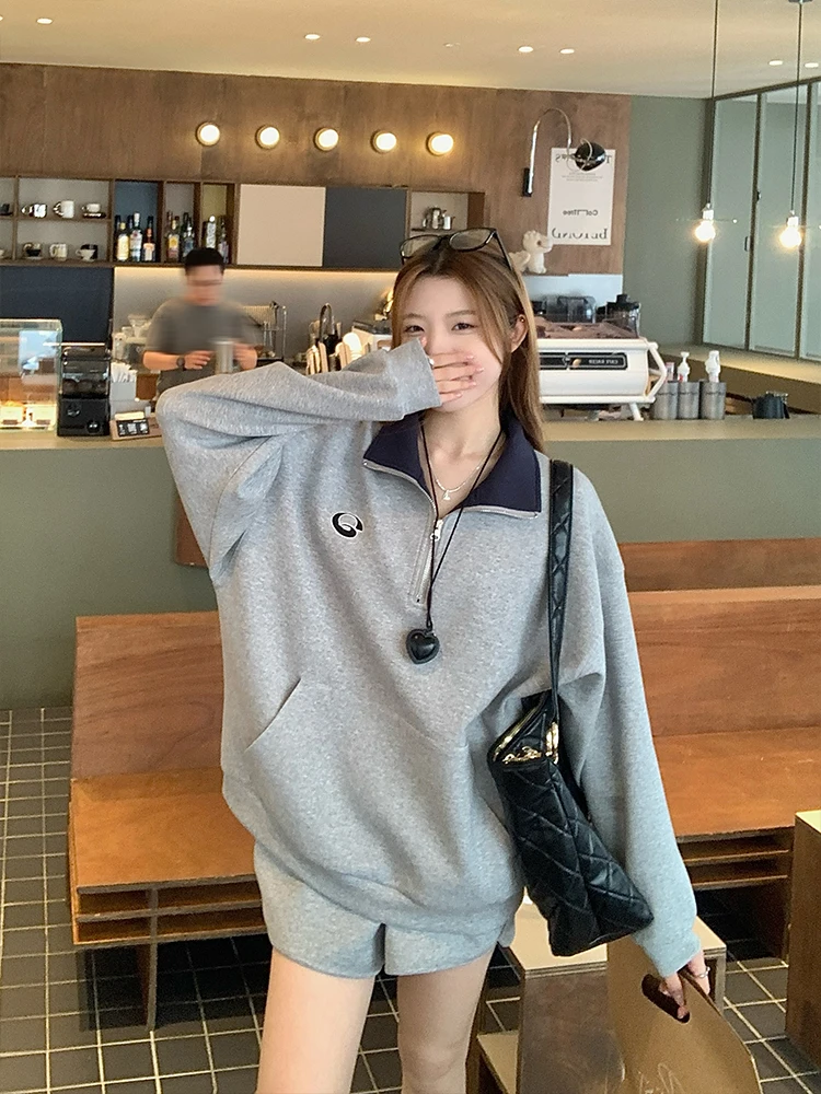 

Women's High-Energy Sportswear Set Winter Collar Embroidered Sweatshirt Elastic Waist Casual Shorts Two-Piece Suit Cotton Blend