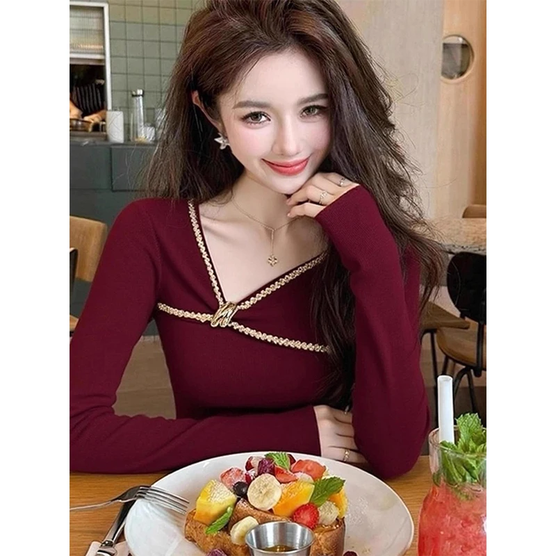 Atemberaubender roter Slim Fit V-Ne Base irt Damenpullover Design Schöne Innenbekleidung Herbst Winter Faion Ele Sle