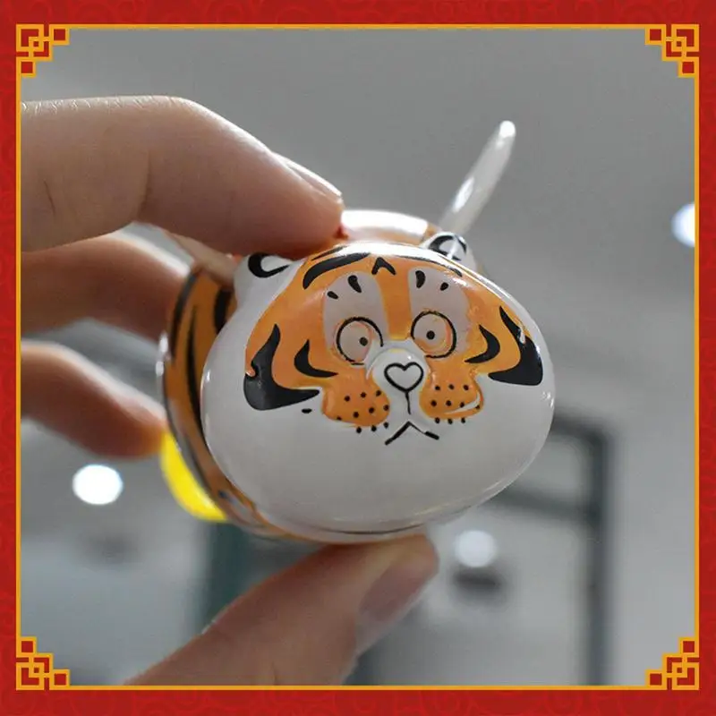 1pcs Car Keychain Cartoon Animal Little Tigers Keychain Charm Stretch Pendant Fly Wing Tiger Key Chain Women Handbag Decorations