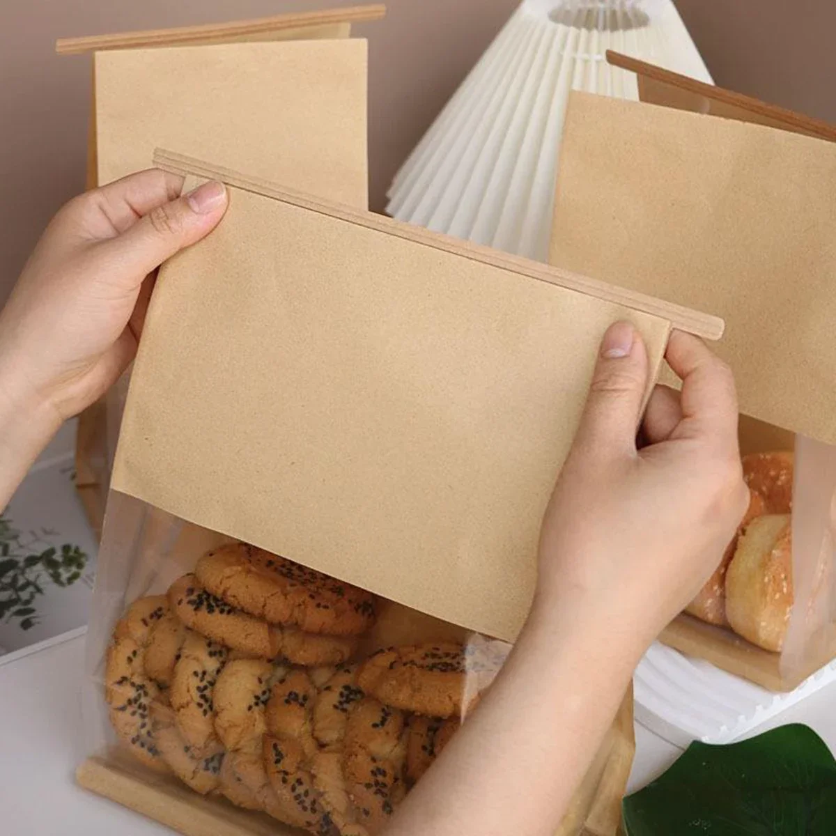 10 pçs papel kraft com janela sacos de embalagem de pão à prova de óleo café da manhã biscoitos breat suprimentos festa comida torrada claro celebrar