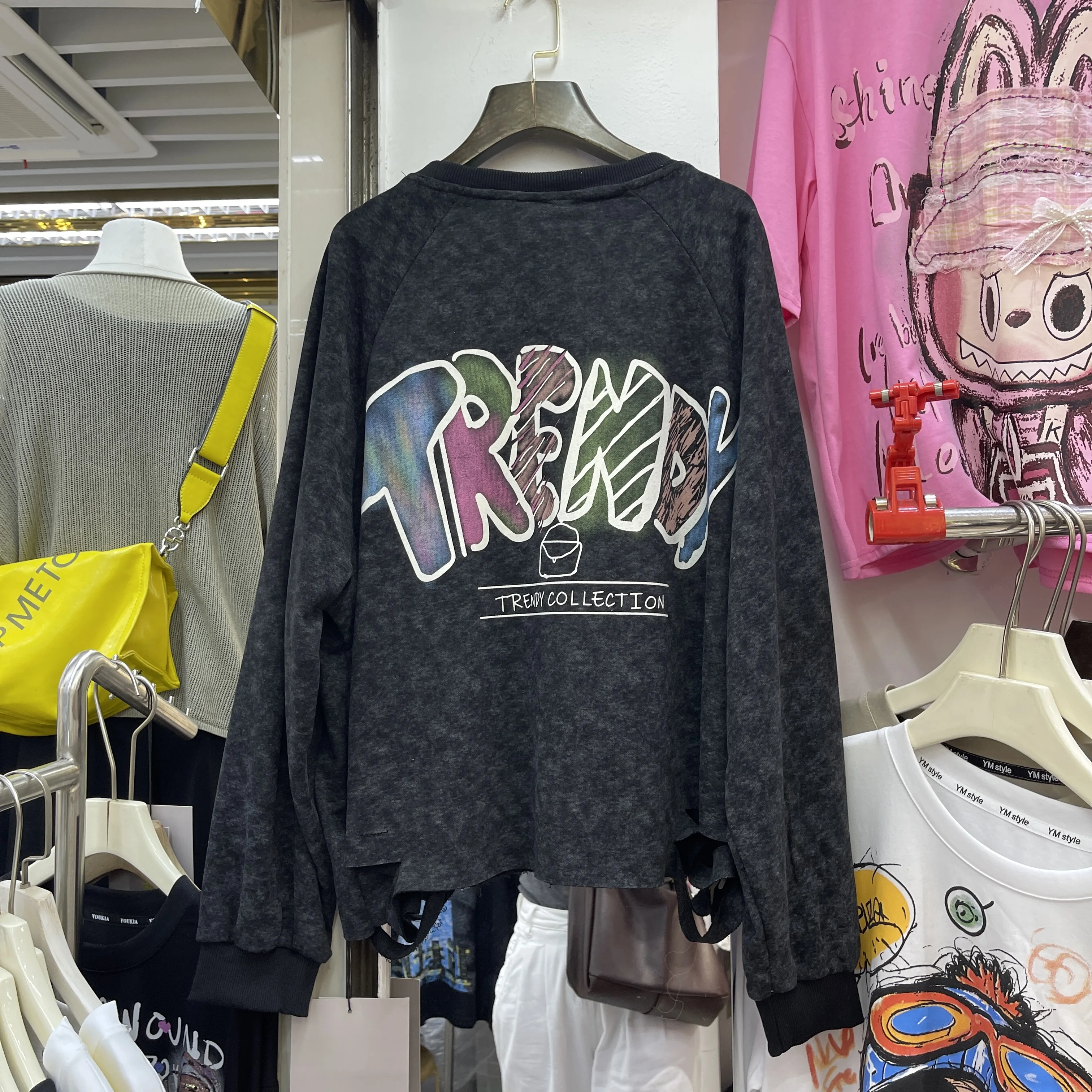 2025 ฤดูใบไม้ร่วงHeavyการ์ตูนพิมพ์หลวมผ้าฝ้ายรอบคอPulloverเสื้อแขนยาวผู้หญิงสีดําKawaiiเสื้อผ้า