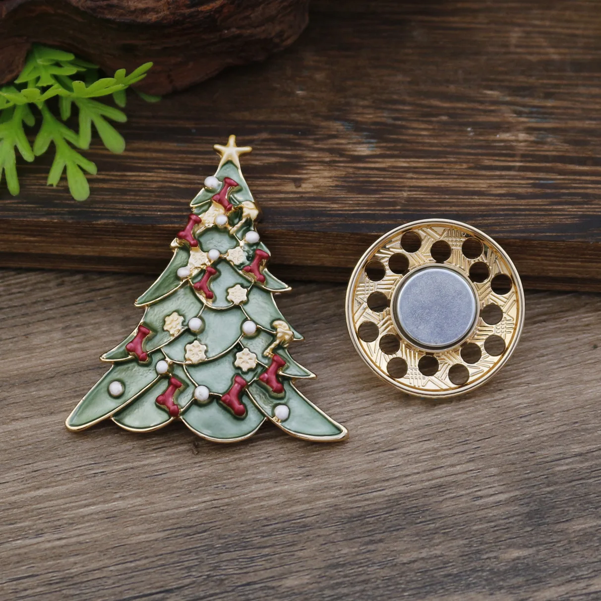 Jewelry DIY accessories new enamel irregular Christmas tree magnetic brooch Christmas men and women versatile Christmas tree bad view 6
