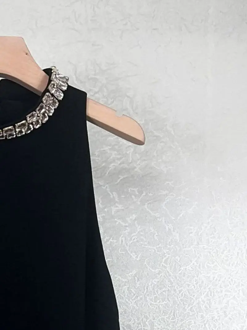 Vestido regado com diamante com decote em diamante feminino, mini robe, sem mangas, cintura alta, linha A, preto, elegante, outono, 2024