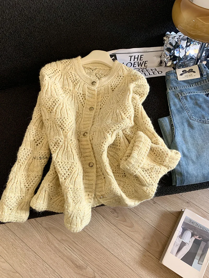 Chaqueta suéter hueca de un solo pecho de gama alta para mujer en otoño/invierno, versátil y elegante, Top suelto adelgazante en 2025