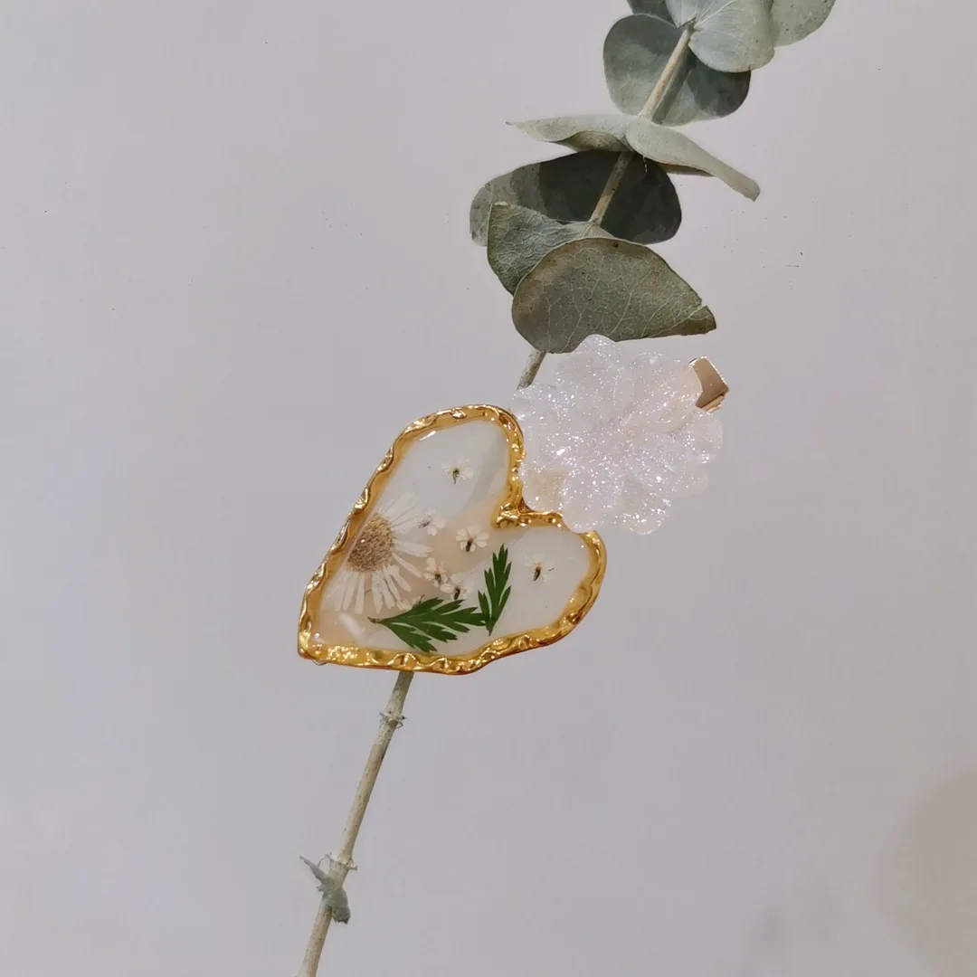 3174 Wholesale 1/5/10pcs Plant Specimen Dried Flower Hair Clip Duckbill Clip Heart Gentle Retro Style Flower Hair Accessory