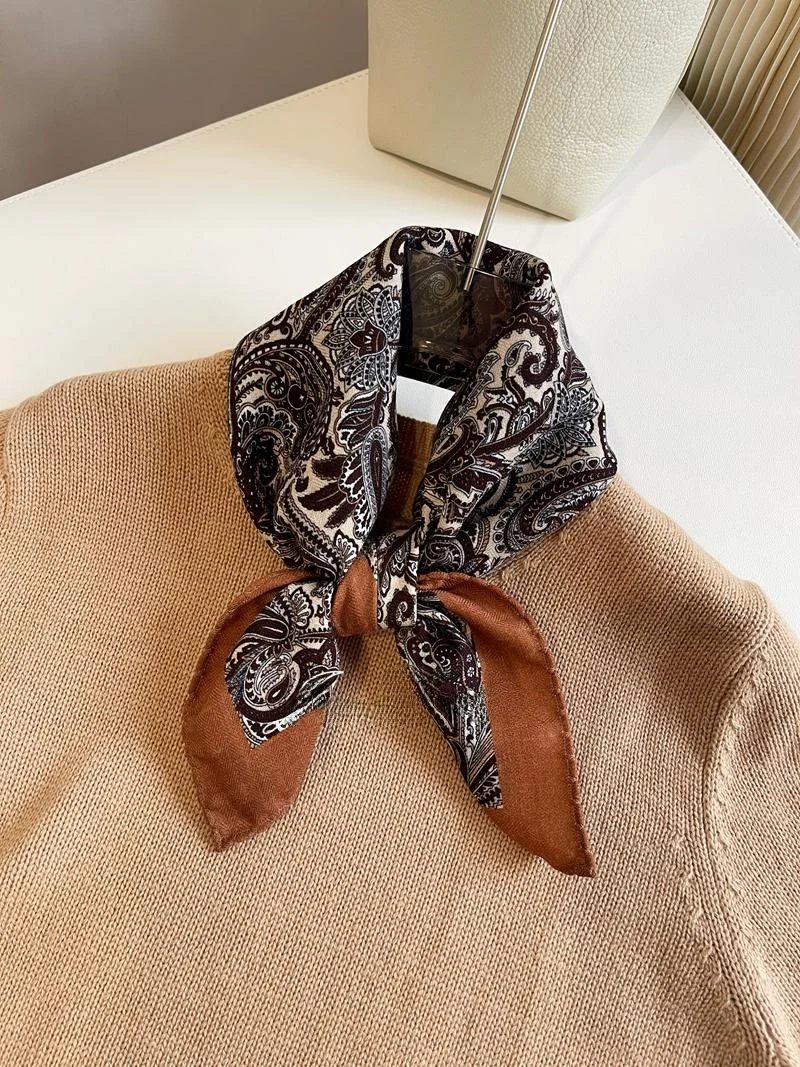 クラシックな両面ウールスカーフ、正方形シルクスカーフ、62cm、女性用、ファッショナブルで多用途、冬から春の季節に最適なスタイリッシュなアクセサリー