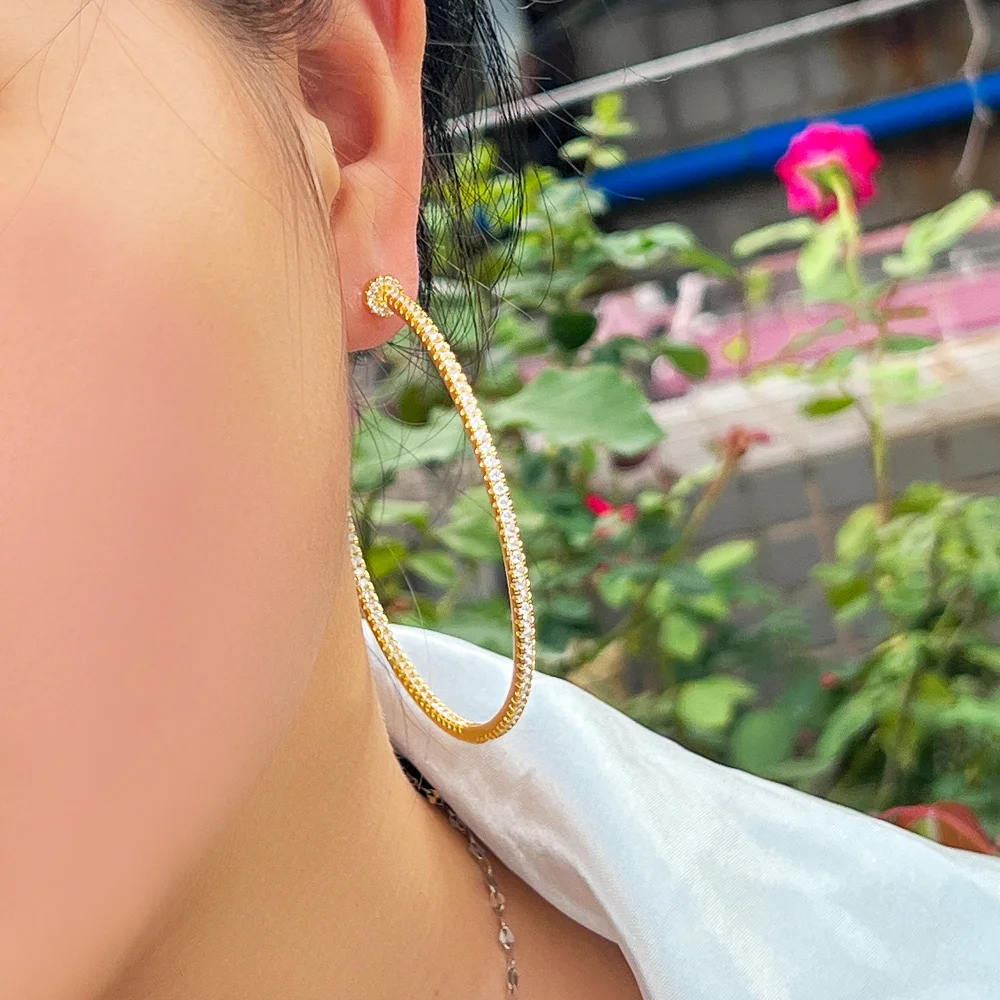 CWWZircons Übergroße Glänzende Luxuriöse Zirkon-Besetzte Riesige Statement-Rundohrringe für Damen, Vergoldeter Schmuck Großhandel E0992 – Detail 3
