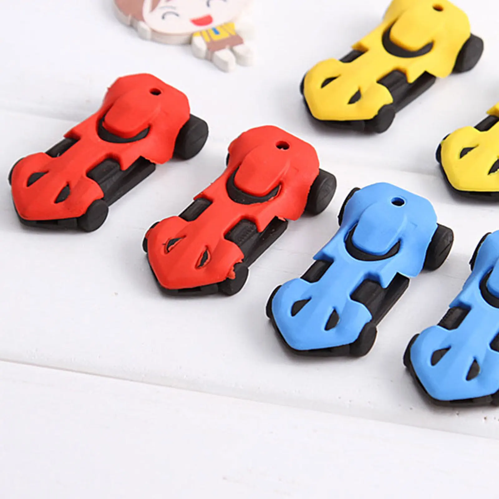 18 قطعة محايات سيارة سباق صغيرة للأطفال ممحاة قلم رصاص متينة شكل فريد من نوعه القرطاسية شنطة هدايا المحايات الصغيرة