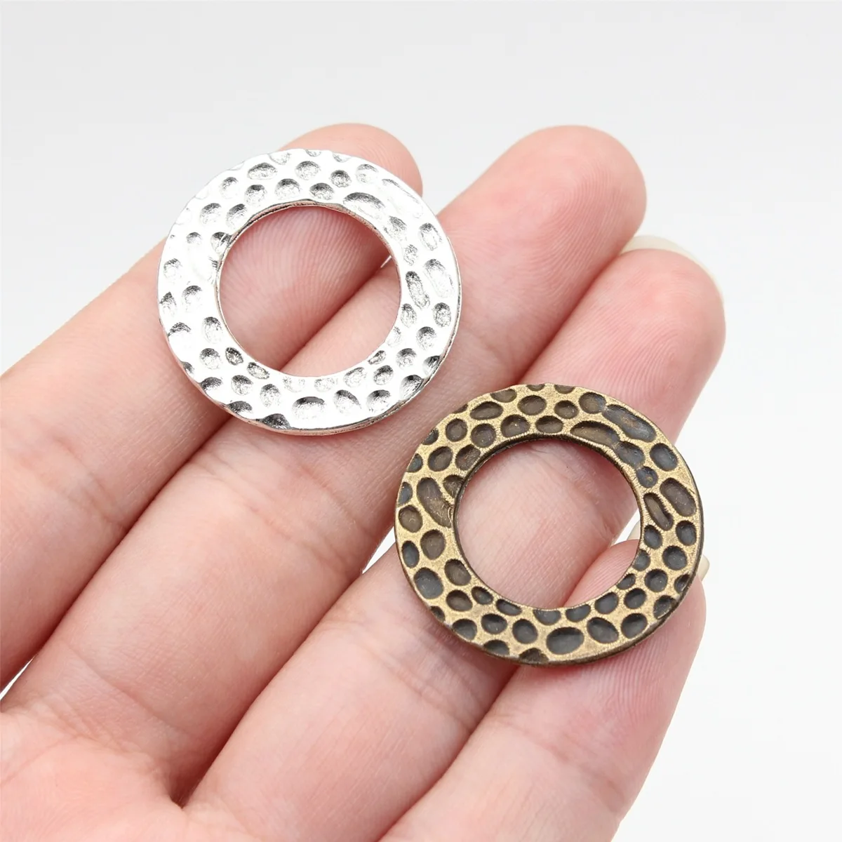 WYSIWYG 5pcs 27x27mm 2 Colors Antique Bronze Color Antique Silver Color Hammered Circle Charms Connector For DIY Jewelry Making