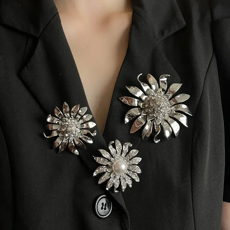 

Large metal sunflower pearl high-end fine suit pin brooch