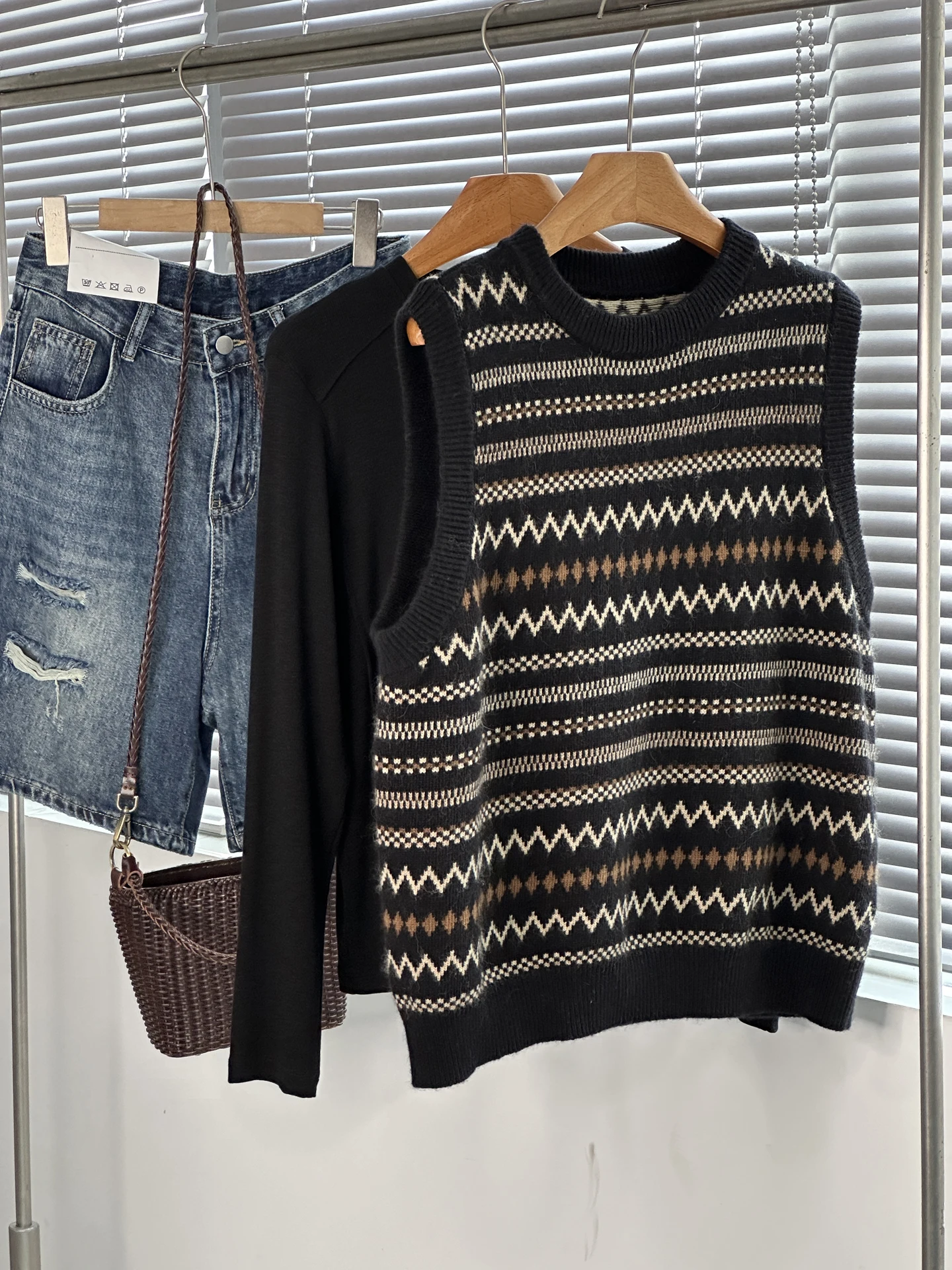 

Retro round Ne Svel Soft Bear Fur Knitted Vest Top Women's Sle Commute Faion Regular Thin Autumn Season