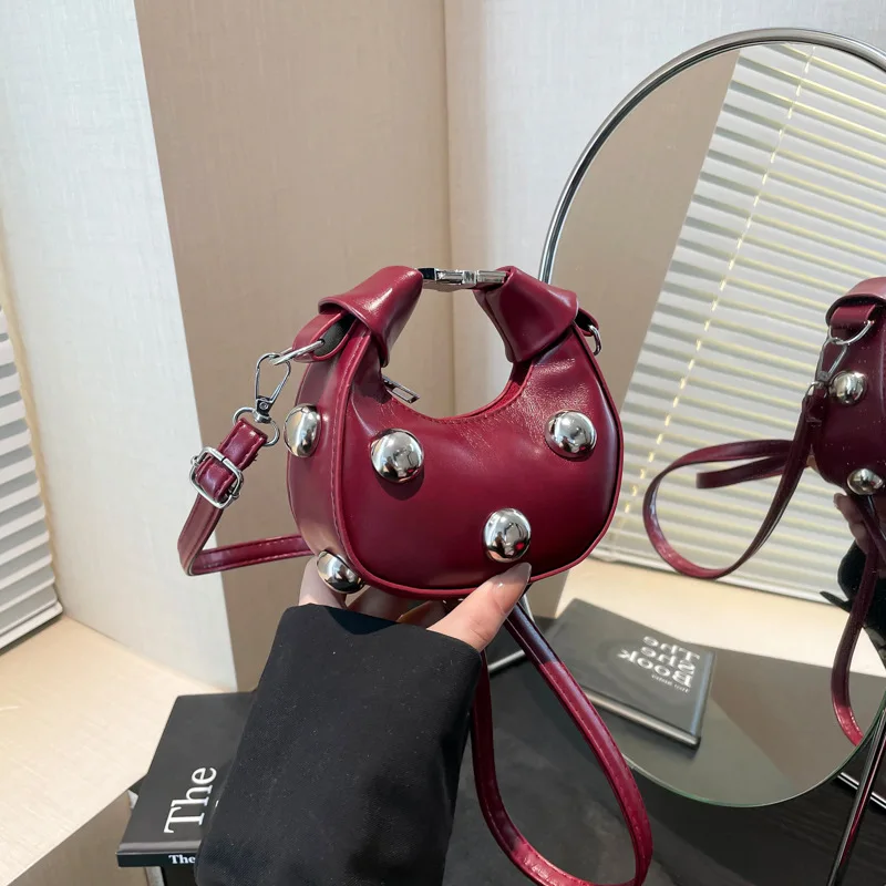 

Сумки через плечо с заклепками для женщин Сумка на плечо Ручная повседневная трендовая универсальная сумочка и сумки Дизайнерские сумки Сумка Женская Sac