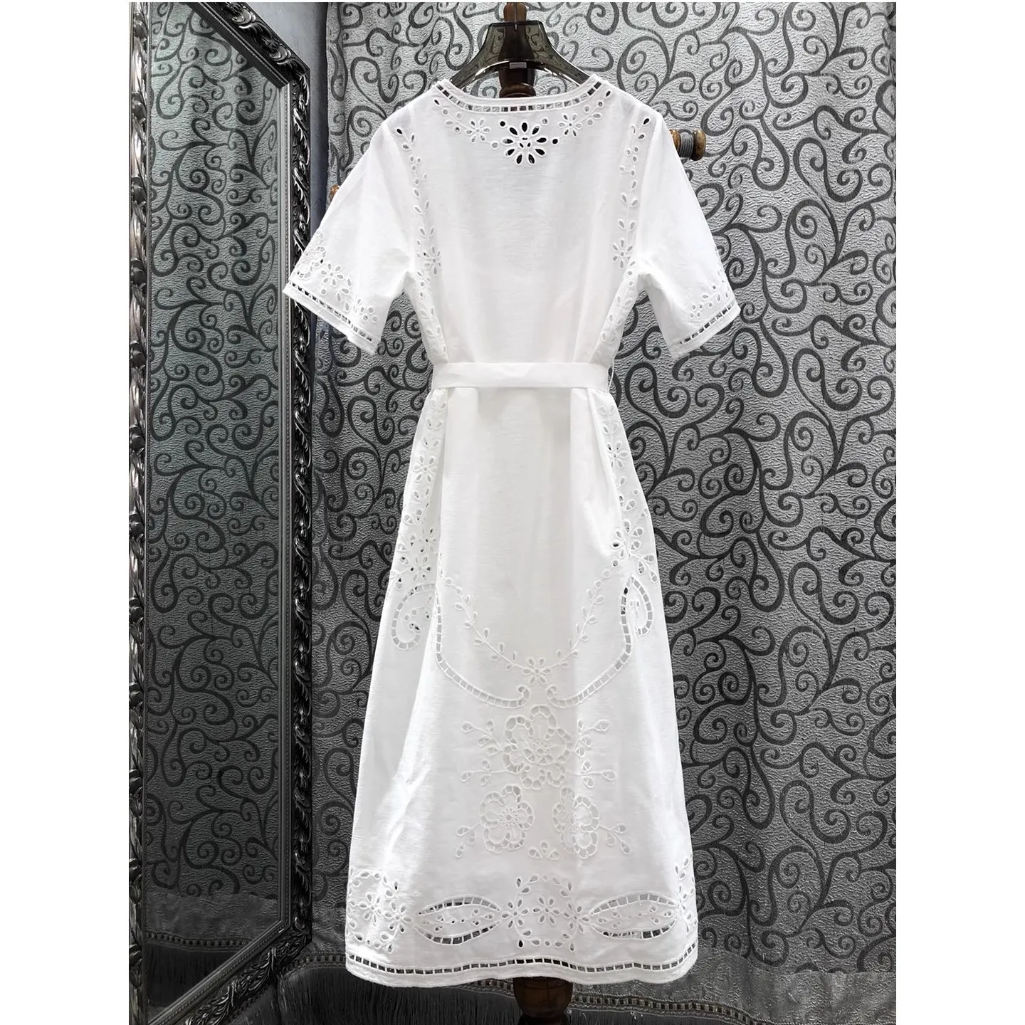최고급 새 린넨 드레스 2025 가을 여성용 속이 비치는 자수 꽃무늬 벨트 패치워크 미디 기장 흰색 검정색 드레스