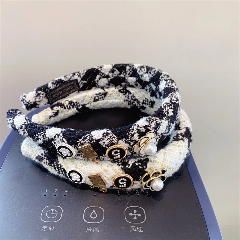 Black White Camellia Embroidery Women Hairband Hair Hoop 2023 Autumn Winter French Fashion Woolen Weave Padded Headband