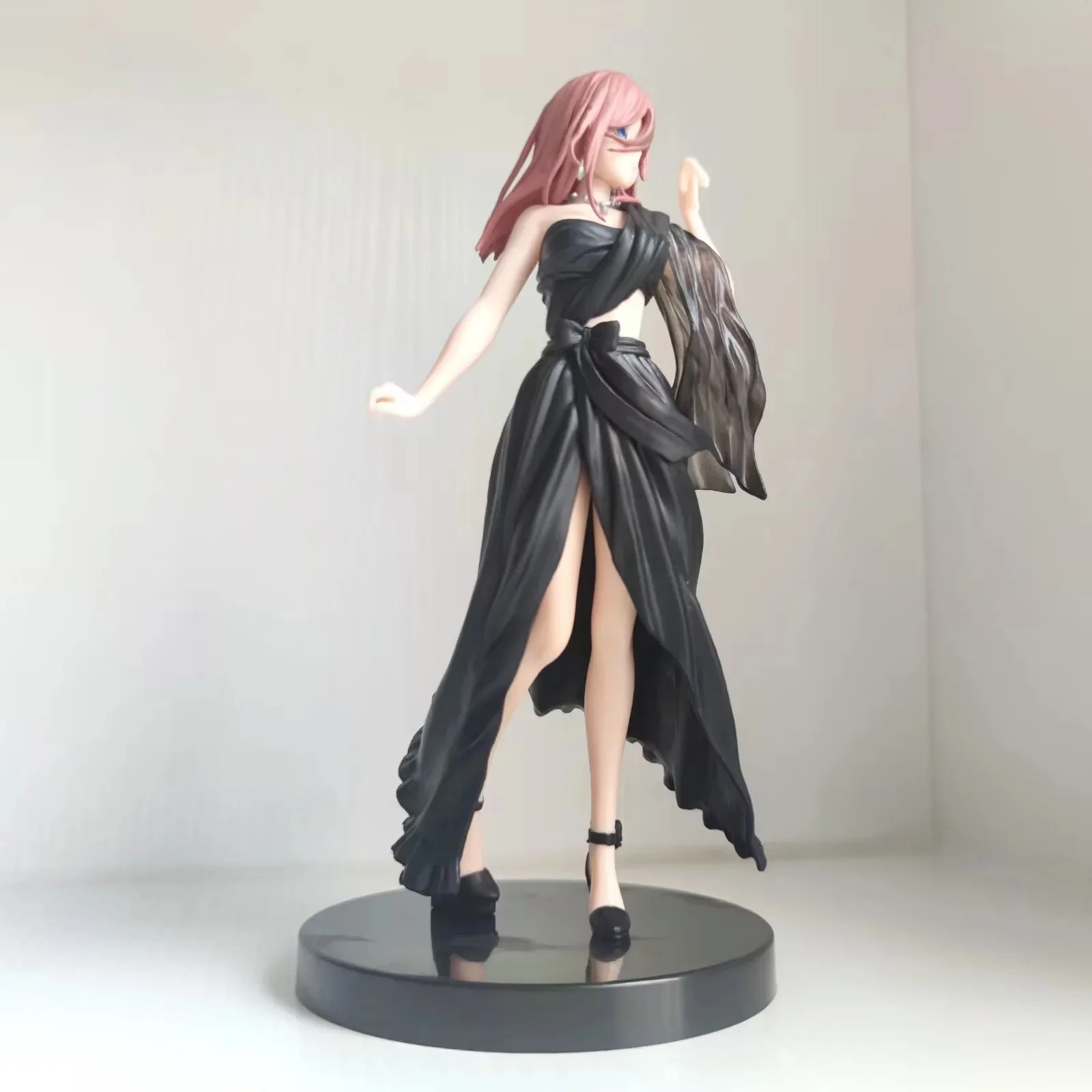19CM Anime the Quintessential Quintuplets Action Figures Set - Nakano Miku Nino Ichika Itsuki in Black Evening Dress Standing