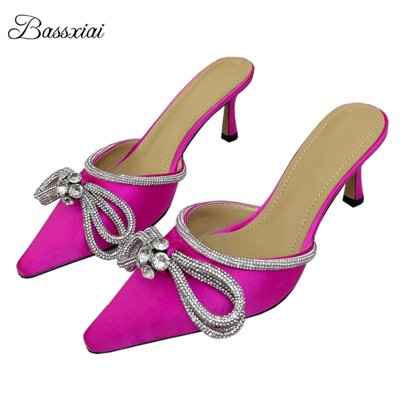 

Женские сандалии с декором в виде бабочки и украшениями, украшенные драгоценными камнями, роскошные атласные летние сабо на каблуке с острым носком и открытой пяткой