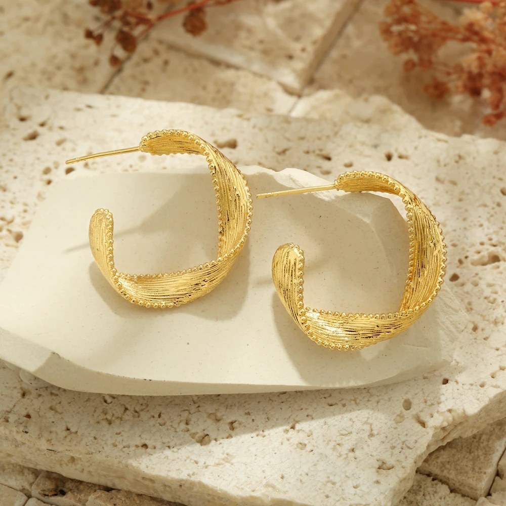 Vintage Texture C-shaped Earrings for Women Gold Color Pleated Metal Hoops European American Style Personalized Earring Jewelry