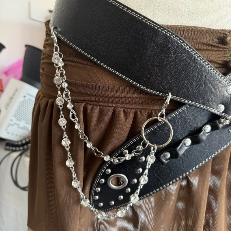 

Americana Rhinestone Curved Hook Pu Metal Belt Millennial Hottie Waist Chain Designer Waistband Fashion Sexy Studded Chain Belt