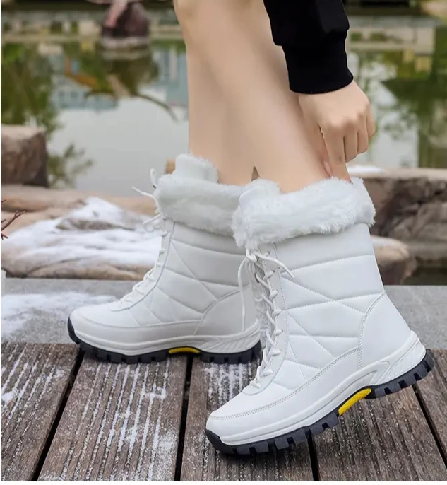 Sepatu bot pendek wanita, Sneaker musim dingin katun hangat anti Slip, salju luar ruangan nyaman