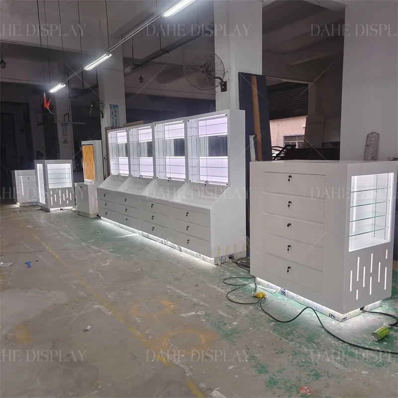 Custom.A مجموعة متنوعة من الخيارات لمتجر البصريات رفوف تزيين عرض عداد زجاجي قابل للقفل #3