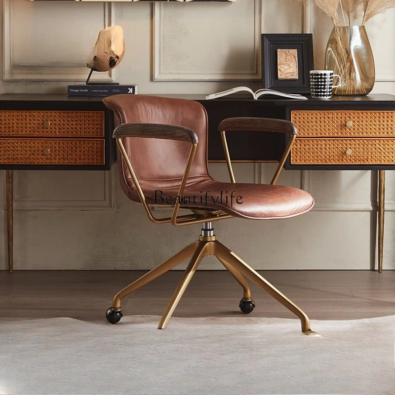 Nordischer moderner erstklassiger Retro-Nostalgie-Bürostuhl aus Rindsleder, schmiedeeiserner Computer-Drehstuhl