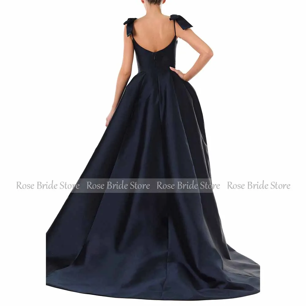 الأزرق الداكن فساتين لحضور الحفلات الموسيقية للنساء السباغيتي الأشرطة الانحناء فساتين حفلات أنيقة طويلة الخامس الرقبة ألف خط بلا أكمام ثوب مسائي رسمي