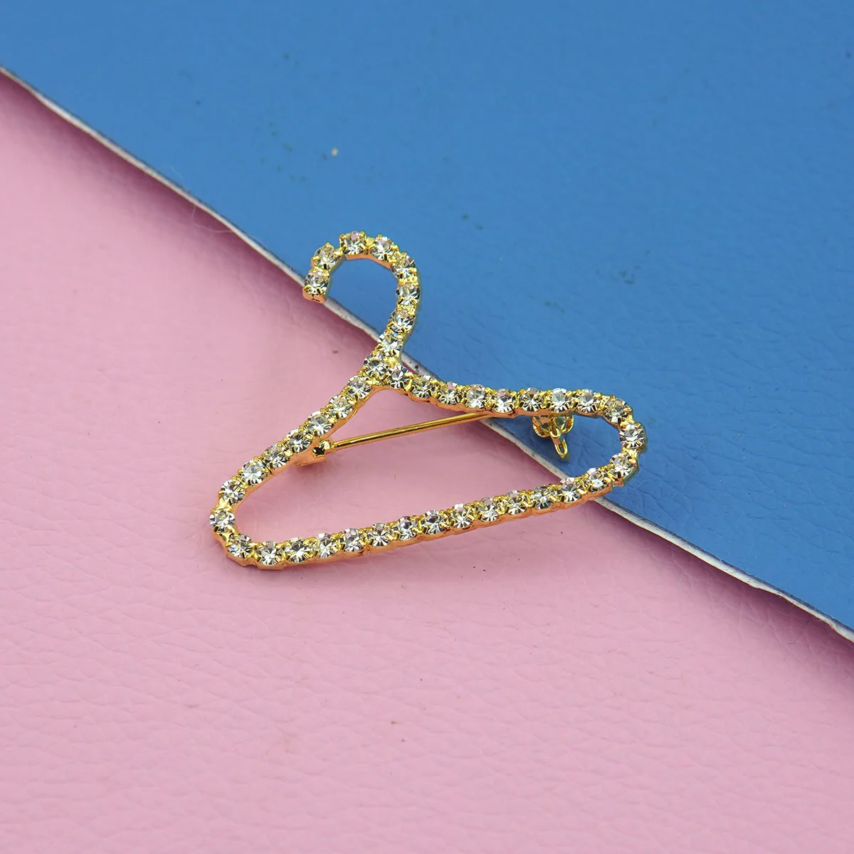 

Women's Christmas Hanger Fashionable New Style Chest Flower with rhinestone Golden Personalized Accessories brooch X007