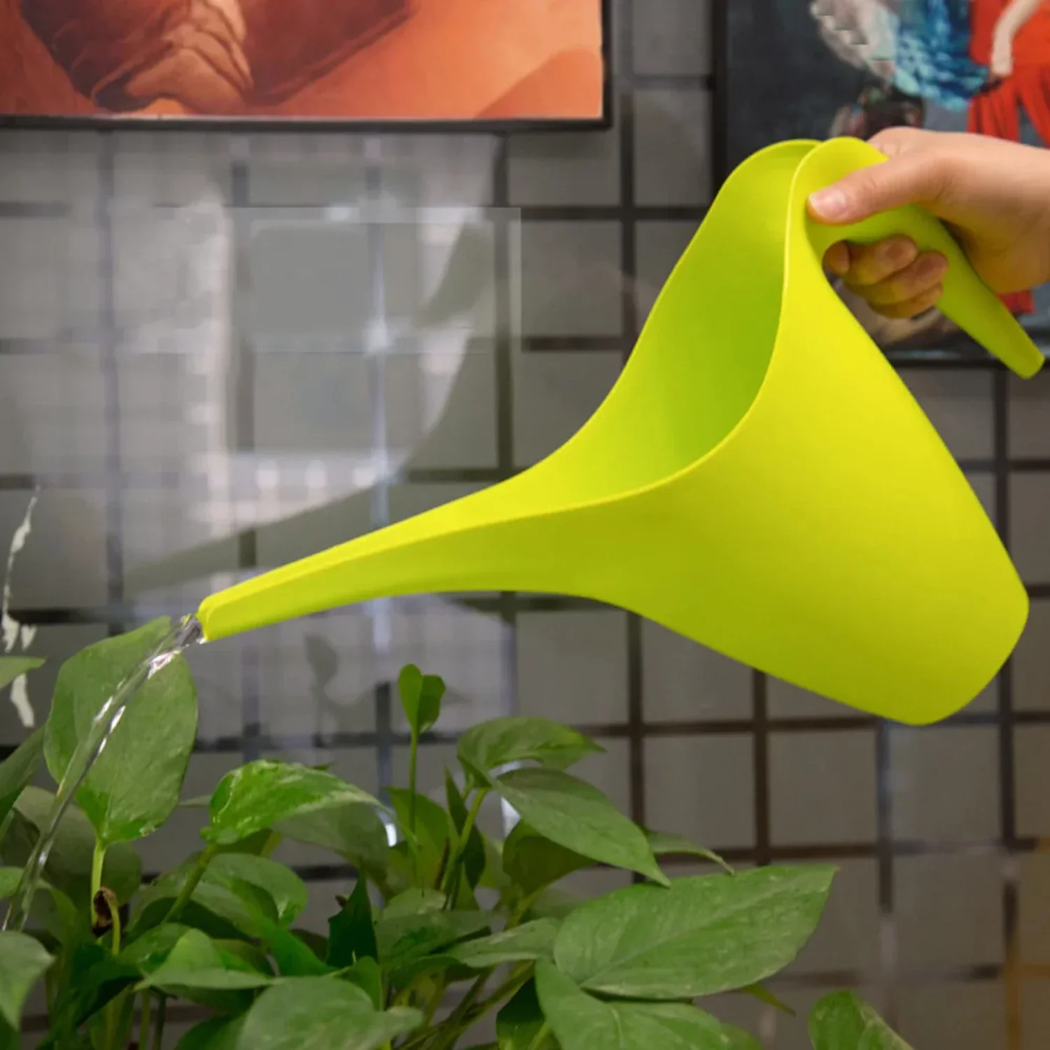 

Long Spout Plastic Indoor Watering Can for Plants and Flowers - 1L Capacity - 2024