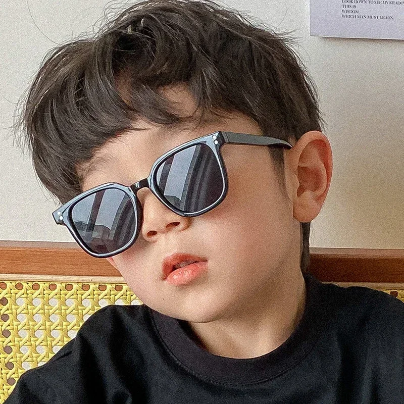 Óculos de sol estilo coreano para meninos e meninas, óculos de sol para bebês com proteção UV, óculos de sol para o verão.