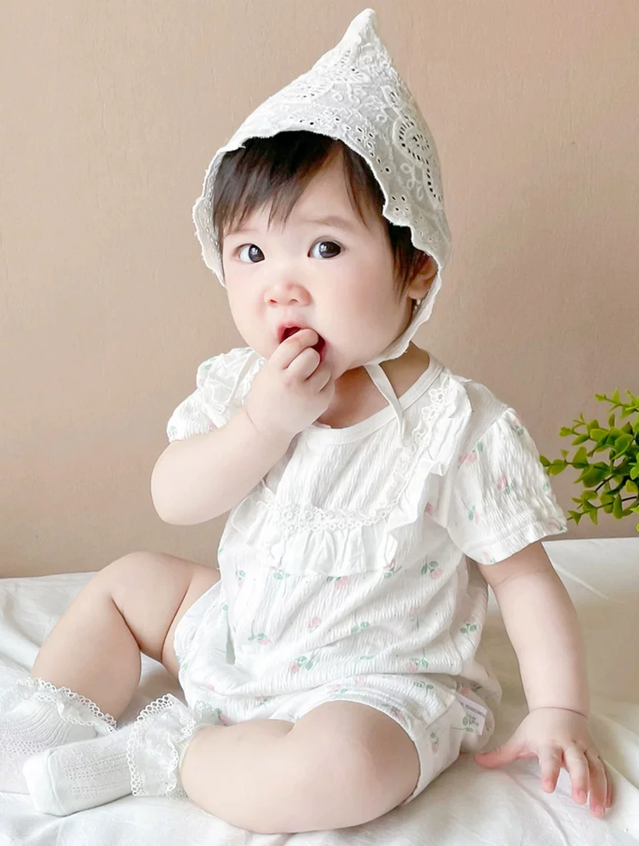 Girl baby short sleeved gauze jumpsuit summer thin style newborn baby summer clothing summer clothingLightweight and slim design