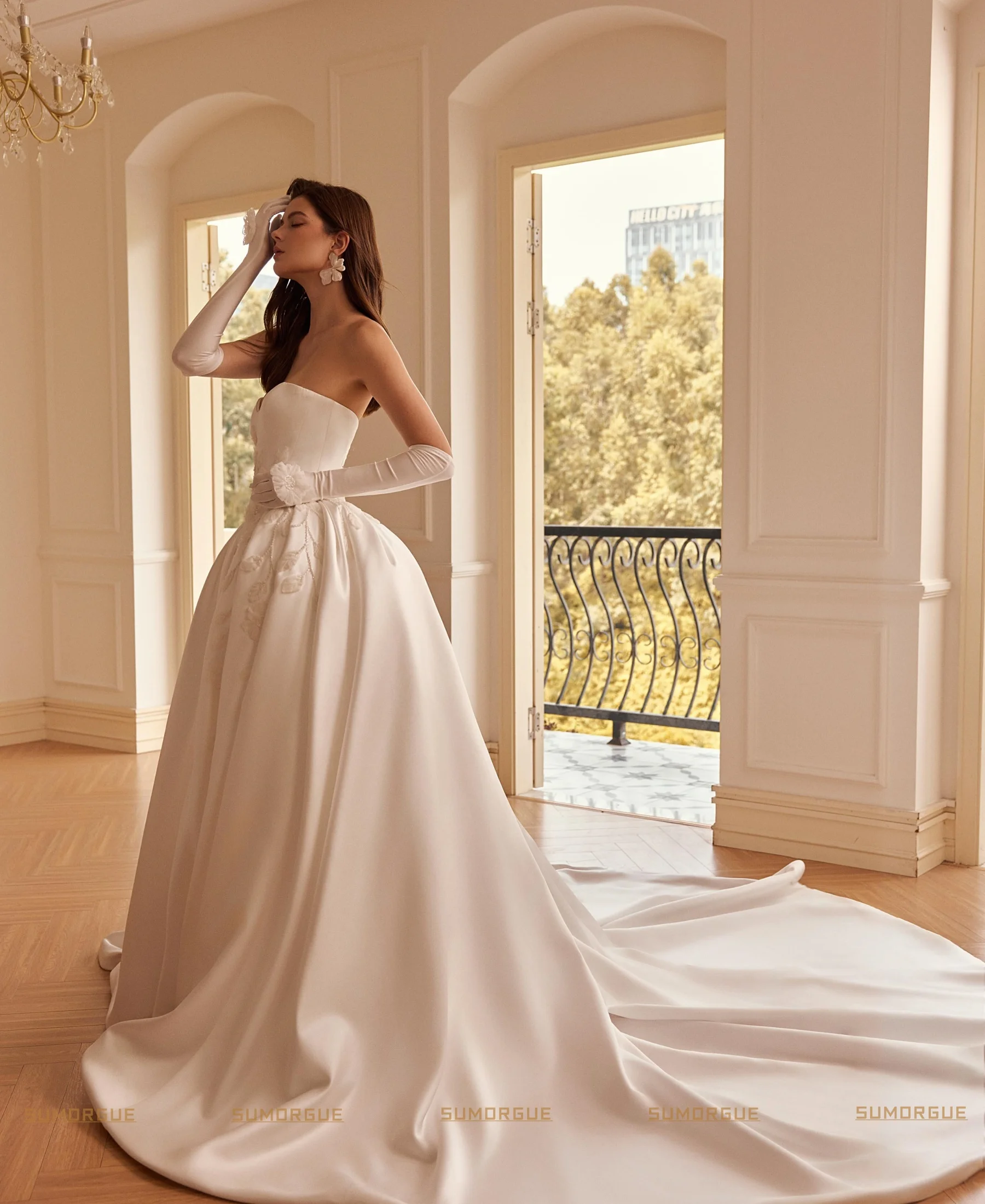 Luxurious Satin Strapless Ball Gown Wedding Dress Beaded Sweetheart Bridal Gown for Women HIgh-end Customized Vestidos De Novia