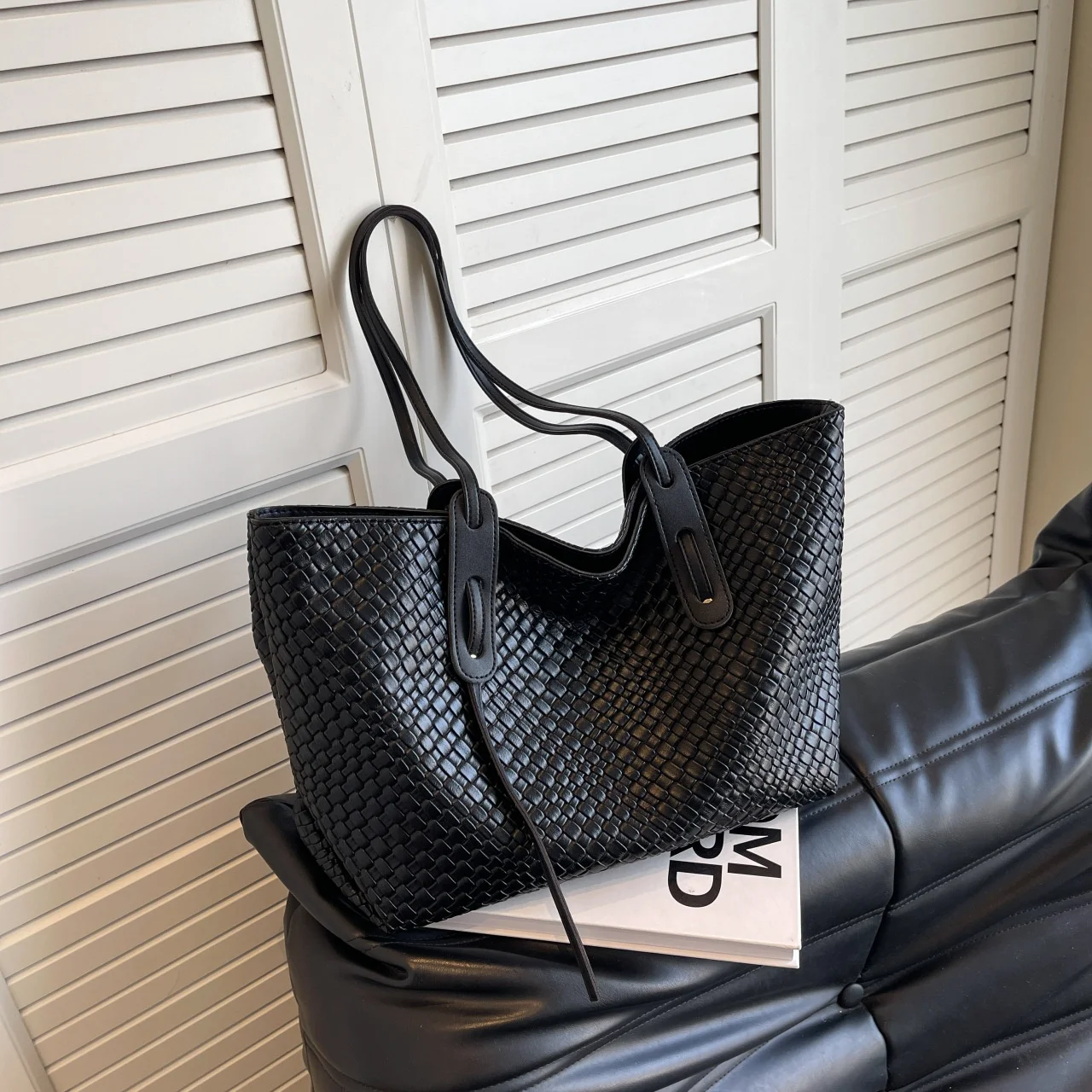 Large capacity woven bag for women, spring retro versatile single shoulder underarm bag, Korean version handheld tote bag