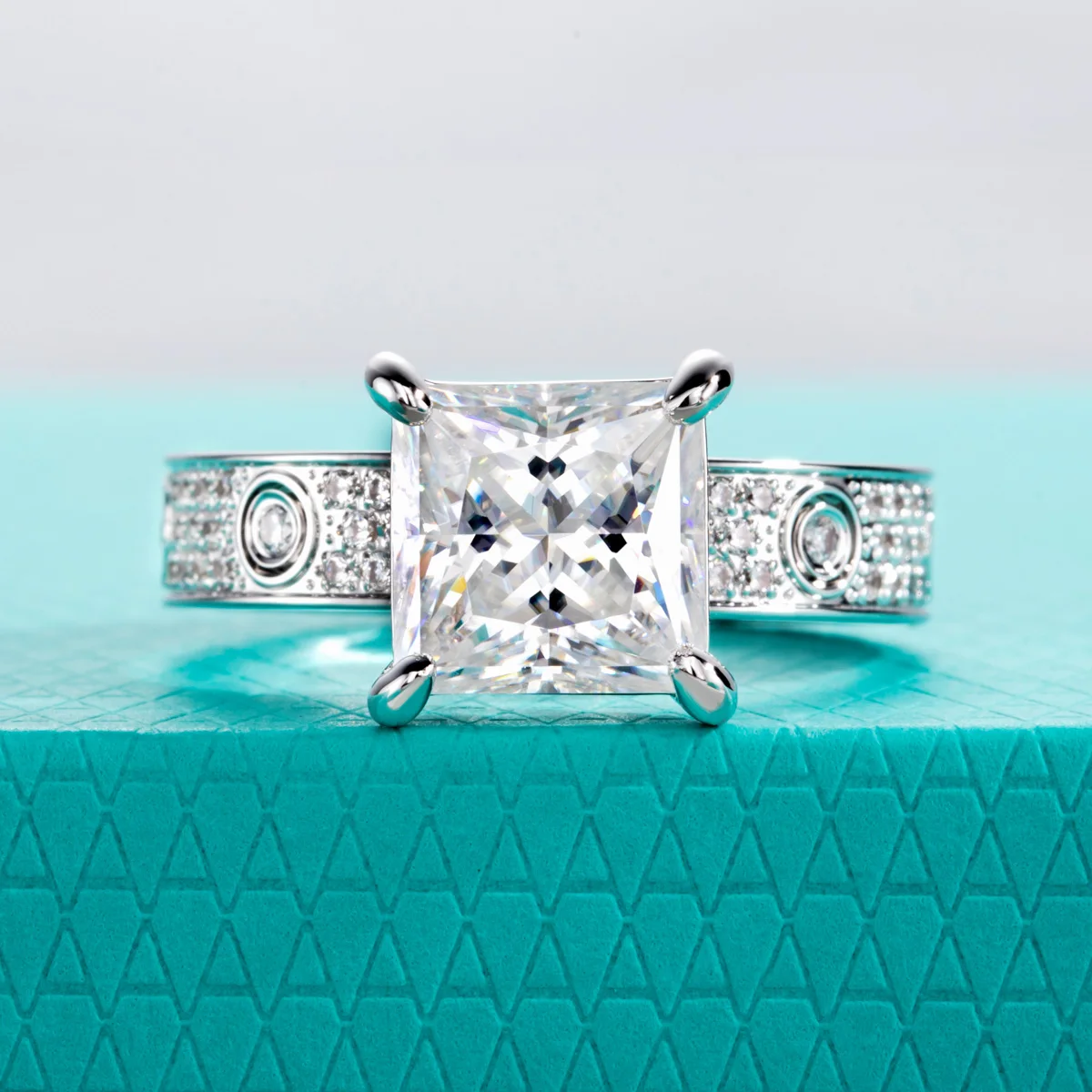 AnuJewel 3ct Ovaler Smaragd Princess Moissanit Verlobungsring 14k Vergoldeter Ehering Schmuckgeschenke für Frauen – Detail 4