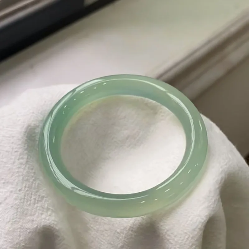 

Natural High Ice Bracelet Female Clear Water Green Ice Temperament Agate Bracelet