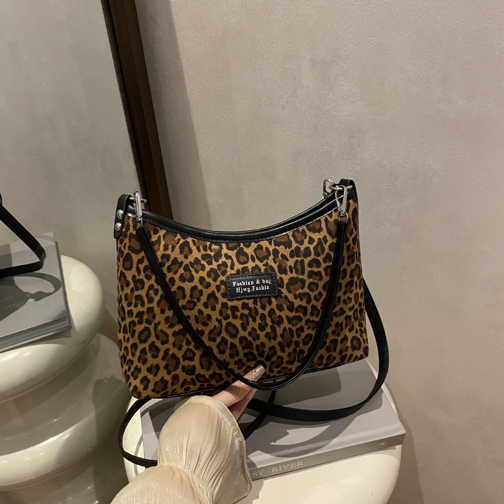 

Fashionable Leopard Print High-End Armpit Bag New Retro Casual Commuting Shoulder Bag Handbag