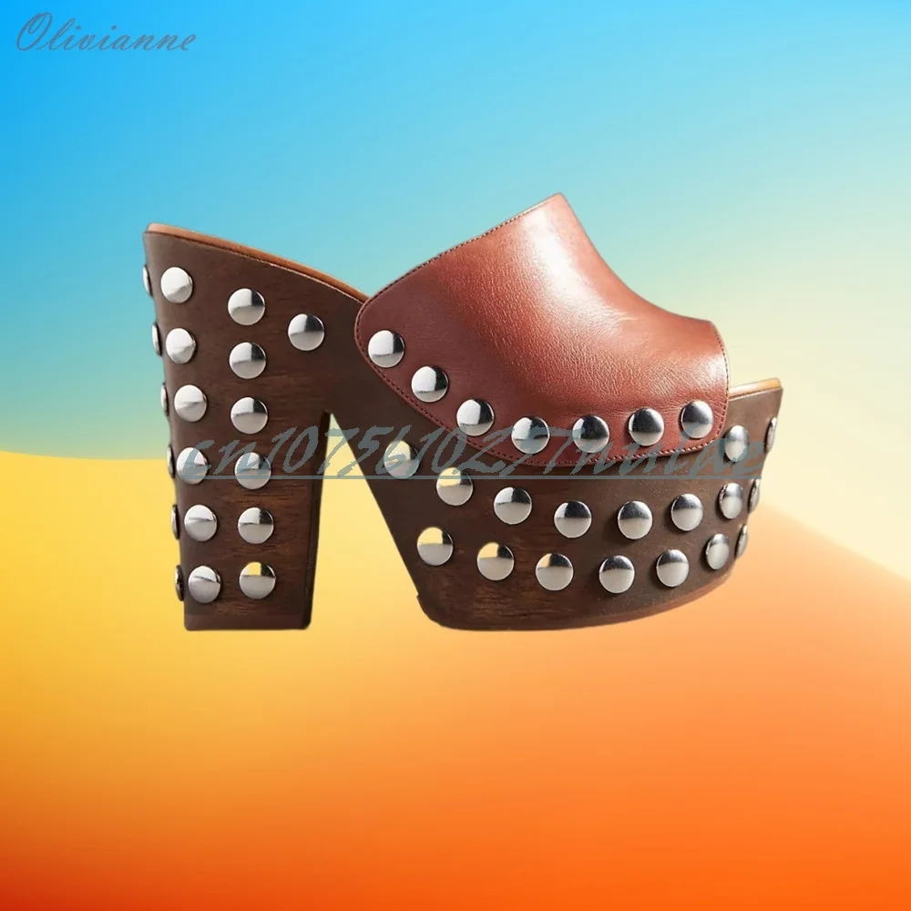 Marrone Molti Rivetti Rotondi Decor Pantofole Peep Toe Piattaforma Tacco Alto Grosso Retro Elegante Partito 2025 Scarpe Da Donna Sexy Para Mujere